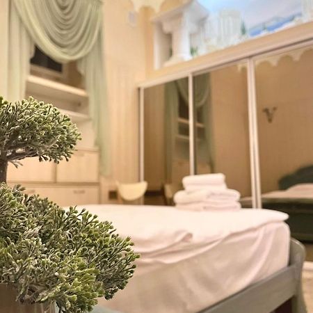 Great One Bed Right Near Opera House Apartment Киев Екстериор снимка