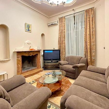 Great One Bed Right Near Opera House Apartment Киев Екстериор снимка