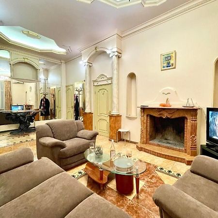 Great One Bed Right Near Opera House Apartment Киев Екстериор снимка