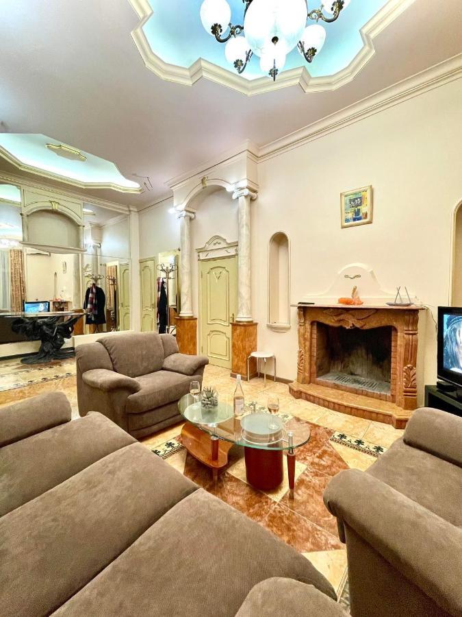 Great One Bed Right Near Opera House Apartment Киев Екстериор снимка